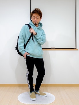 「黒リュック」｜「アイテム（スリッポン）」を使った、カトウトモタカさん（メンズ・164cm）の冬コーディネート