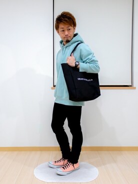 「プルオーバーパーカー」｜「アイテム（アナログ腕時計）」を使った、カトウトモタカさん（メンズ・164cm）の春コーディネート