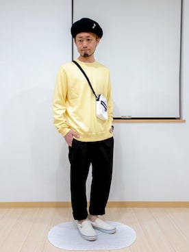 「クルーネックニット」｜「アイテム（スリッポン）」を使った、カトウトモタカさん（メンズ・164cm）の春コーディネート