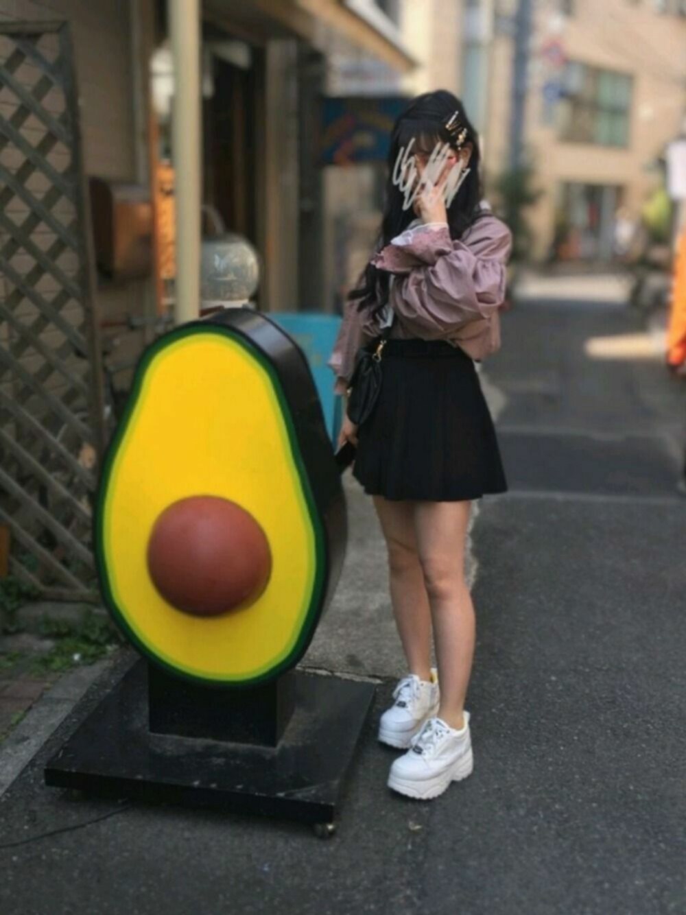 「春コーデ、韓国ファッション、オルチャンファッション、Chuu、原宿、アボカド、脚長効果、厚底、ネイル、おしゃれさんと繋がりたい」｜「apres jourのチュールボウタイブラウス【ZOZOTOWN限定アイテム】（シャツ/ブラウス、ホワイト系）」を使った、雪見だいふくさん（レディース・162cm）の春コーディネートの1枚目の写真