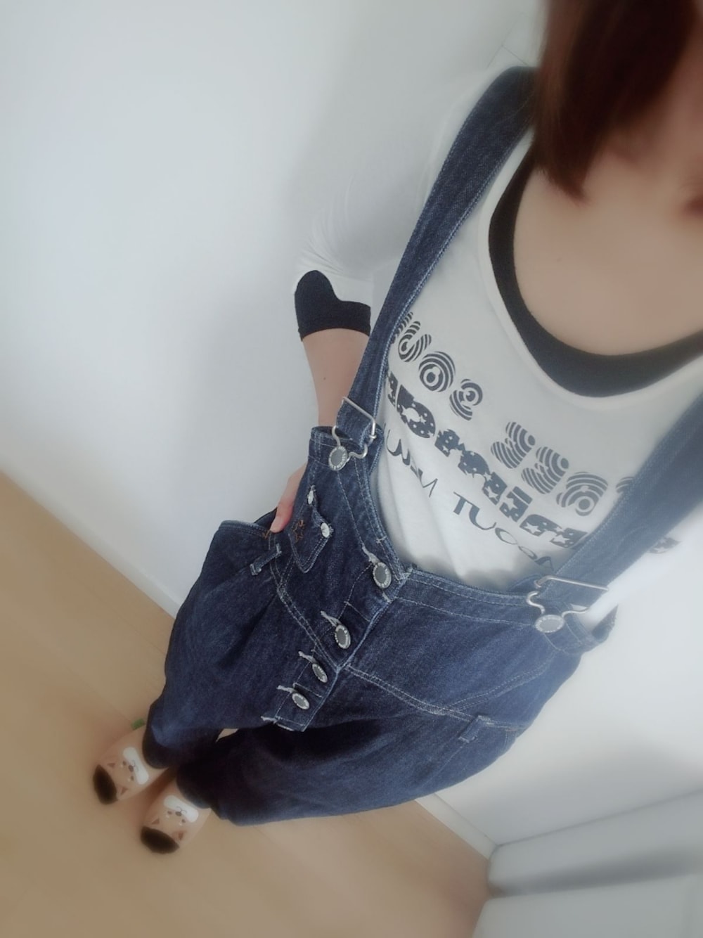 「earth music&ecologyのアイテム（サロペット/オーバーオール、ブルー系）」を使った、むぎさん（レディース・153cm）の春コーディネートの1枚目の写真