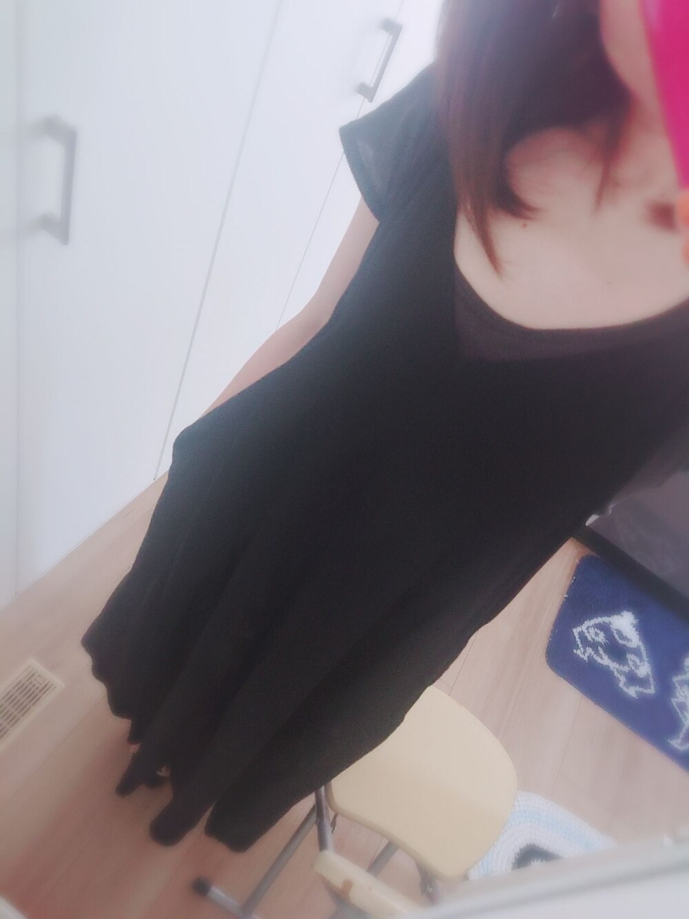 「theoryのアイテム（Tシャツ/カットソー、グレー系）」を使った、むぎさん（レディース・153cm）の春コーディネートの1枚目の写真