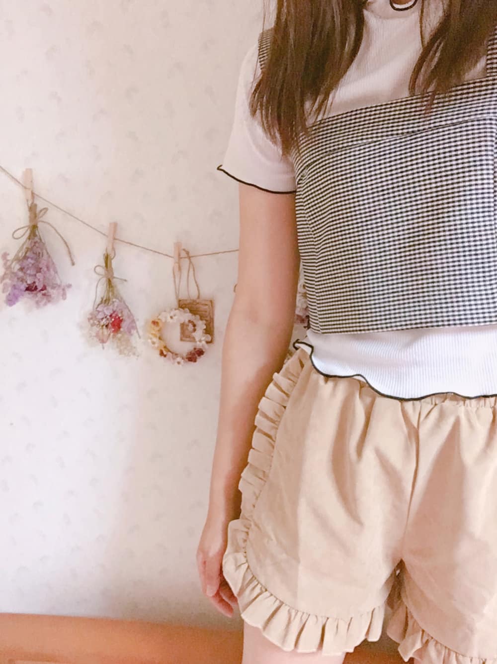 「秋服、パンツスタイル、秋色、秋コーデ、スピンズ、ローリーズファーム(LOWRYS FARM)、ZARA、ビスチェ、チェック」｜「ZARAのアイテム（Tシャツ/カットソー、ホワイト系）」を使った、manaさん（レディース・160cm）の秋コーディネートの1枚目の写真