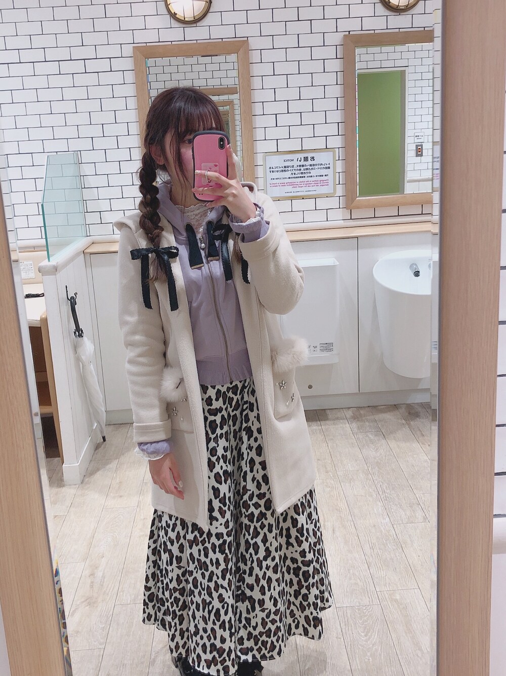 「tocco closetのアイテム（ジャケット/アウター、ベージュ系）」を使った、manaさん（レディース・160cm）の冬コーディネートの1枚目の写真