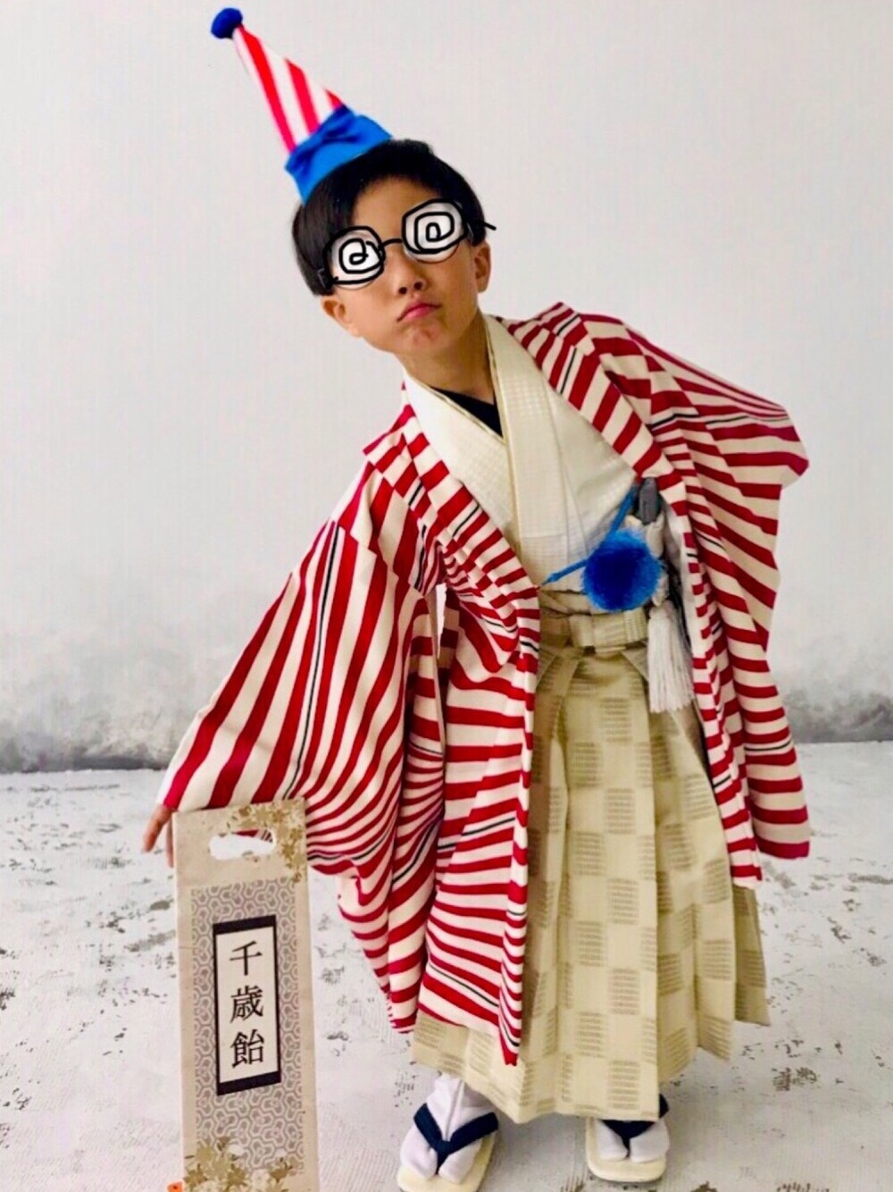 「wearhalloween2019、くいだおれ太郎、七五三、ウォーリーをさがせ！、大阪名物、ハロウィン、和風、コスプレ、おとこのこ、6歳」｜「スタジオARCのアイテム（その他トップス、レッド系）」を使った、しのしおさん（メンズ・100cm）の秋コーディネートの1枚目の写真