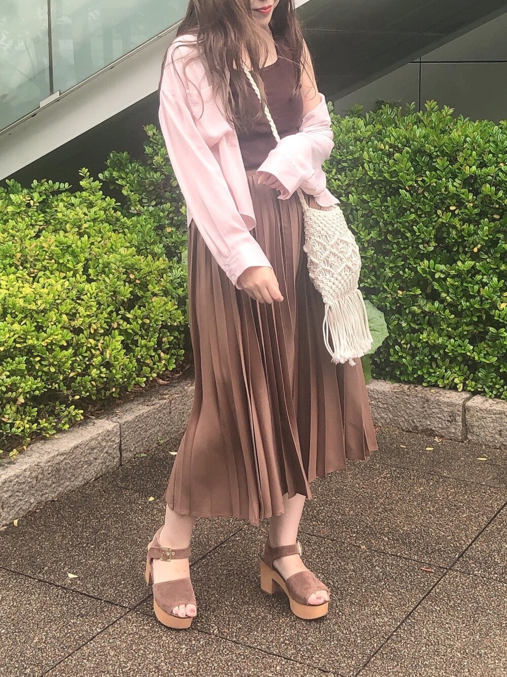 「ラクチンコーデ、プチプラ、夏、ootd、きれいめカジュアル、スカート、着回しコーデ、ブラウン、プリーツスカート、高身長女子」｜「one after another NICE CLAUPの幅広プリーツスカート（スカート、ブラウン系）」を使った、yoshiko Takayamaさん（レディース・165cm）の夏コーディネートの1枚目の写真