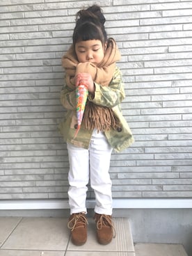 「白デニム」｜「アイテム（サロペット/オーバーオール）」を使った、いちあもさん（キッズ・100cm）の冬コーディネート