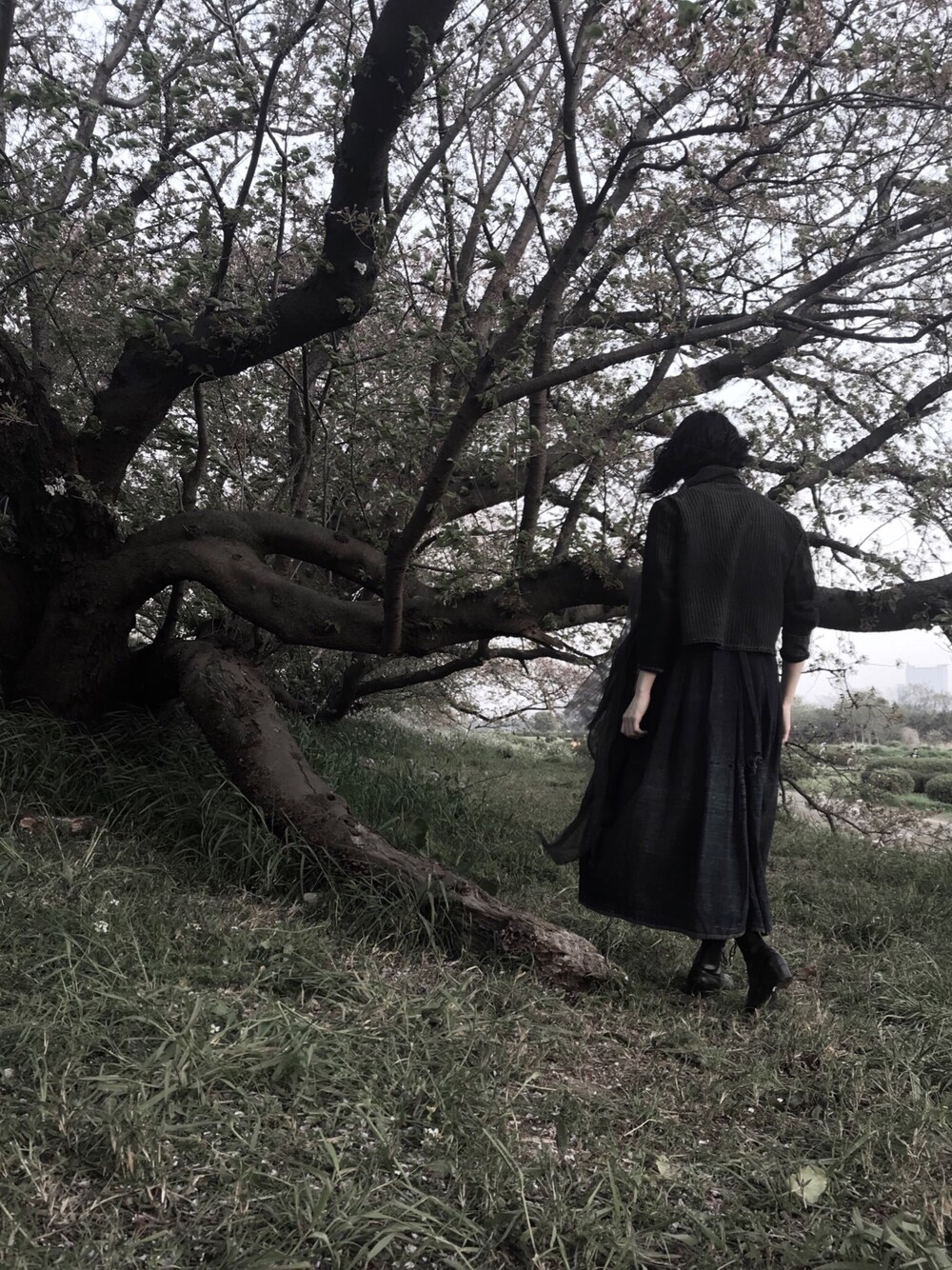 「黒、古着、vintage」｜「French antiqueのアイテム（ブーツ、ブラック系）」を使った、kentaro11さん（メンズ・173cm）の春コーディネートの1枚目の写真