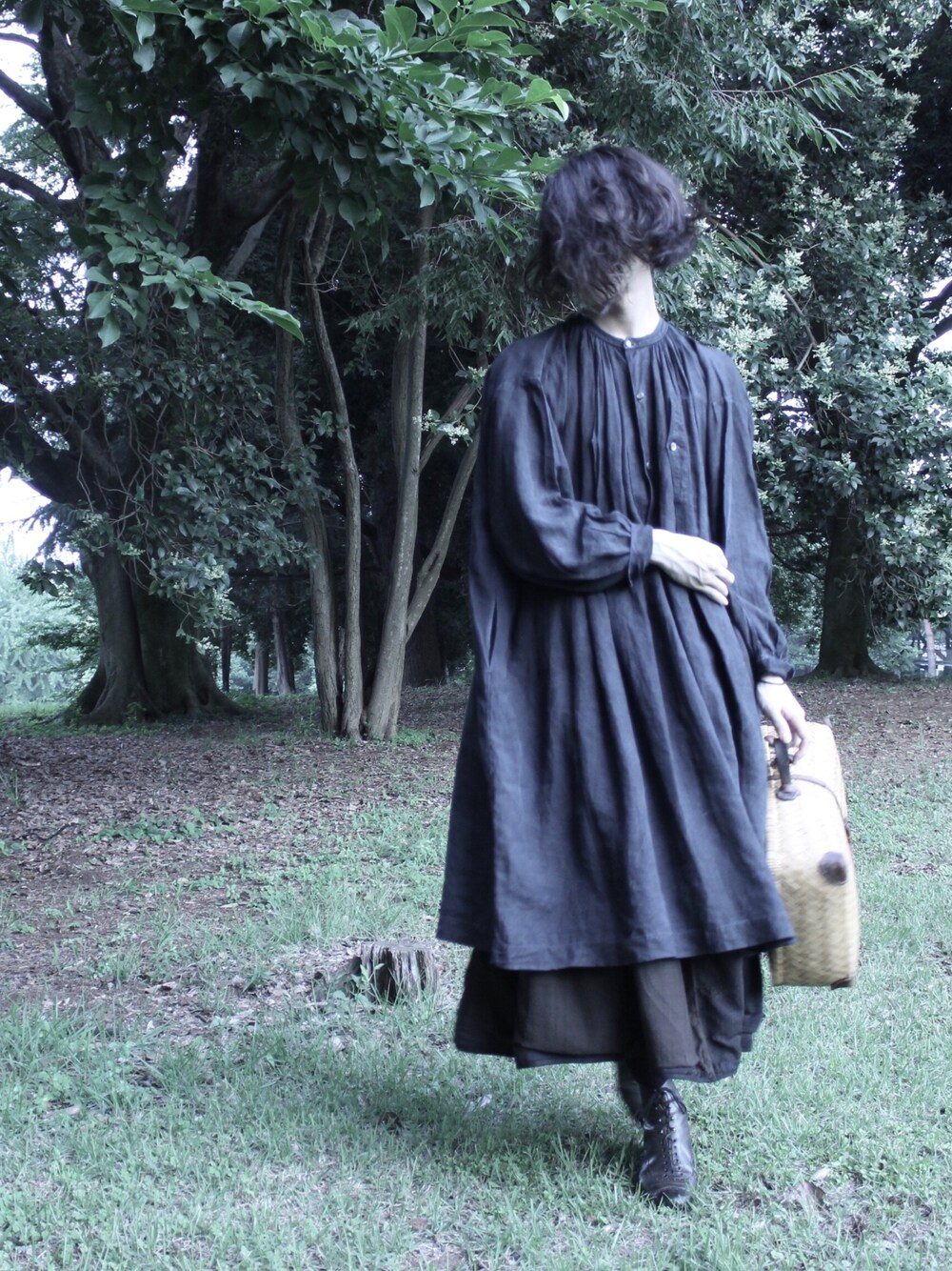 「French antiqueのアイテム（スカート、ブラック系）」を使った、kentaro11さん（メンズ・173cm）の夏コーディネートの1枚目の写真