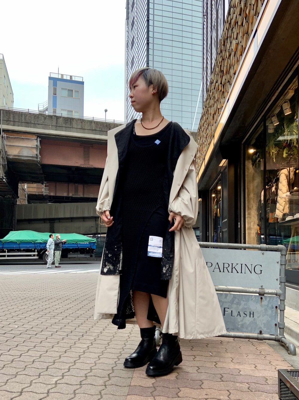 「ROYAL FLASH、14th Addiction、MIHARAYASUHIRO、KMRii、アウラ(AULA)、ブラックコーデ、ワンピース、ベージュ、春コーデ、コート」｜「Maison MIHARA YASUHIROのアイテム（ワンピース/ドレス、ブラック系）」を使った、じゅんさん（レディース・158cm）の冬コーディネートの1枚目の写真