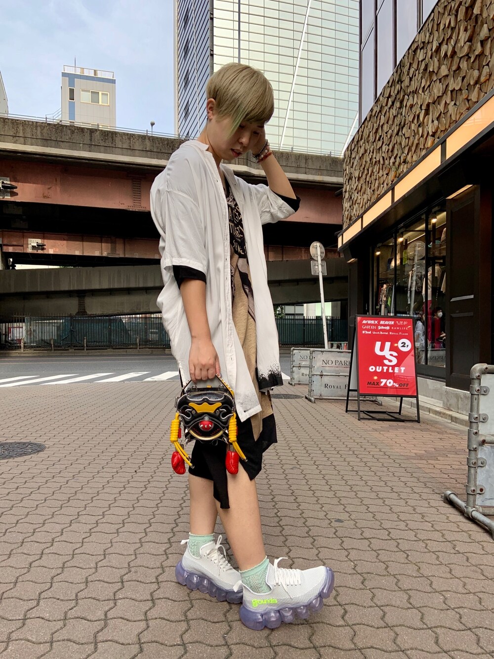 「ROYAL FLASH、KMRii、SHARE SPIRIT、PROMAX、grounds、ワンピース、ロングシャツ、スニーカー、別注アイテム、エアーソール」｜「KMRiiの【別注】KMRii/ケムリ/DischargSplashRayonSh/RFL（シャツ/ブラウス、ホワイト系）」を使った、じゅんさん（レディース・158cm）の夏コーディネートの1枚目の写真