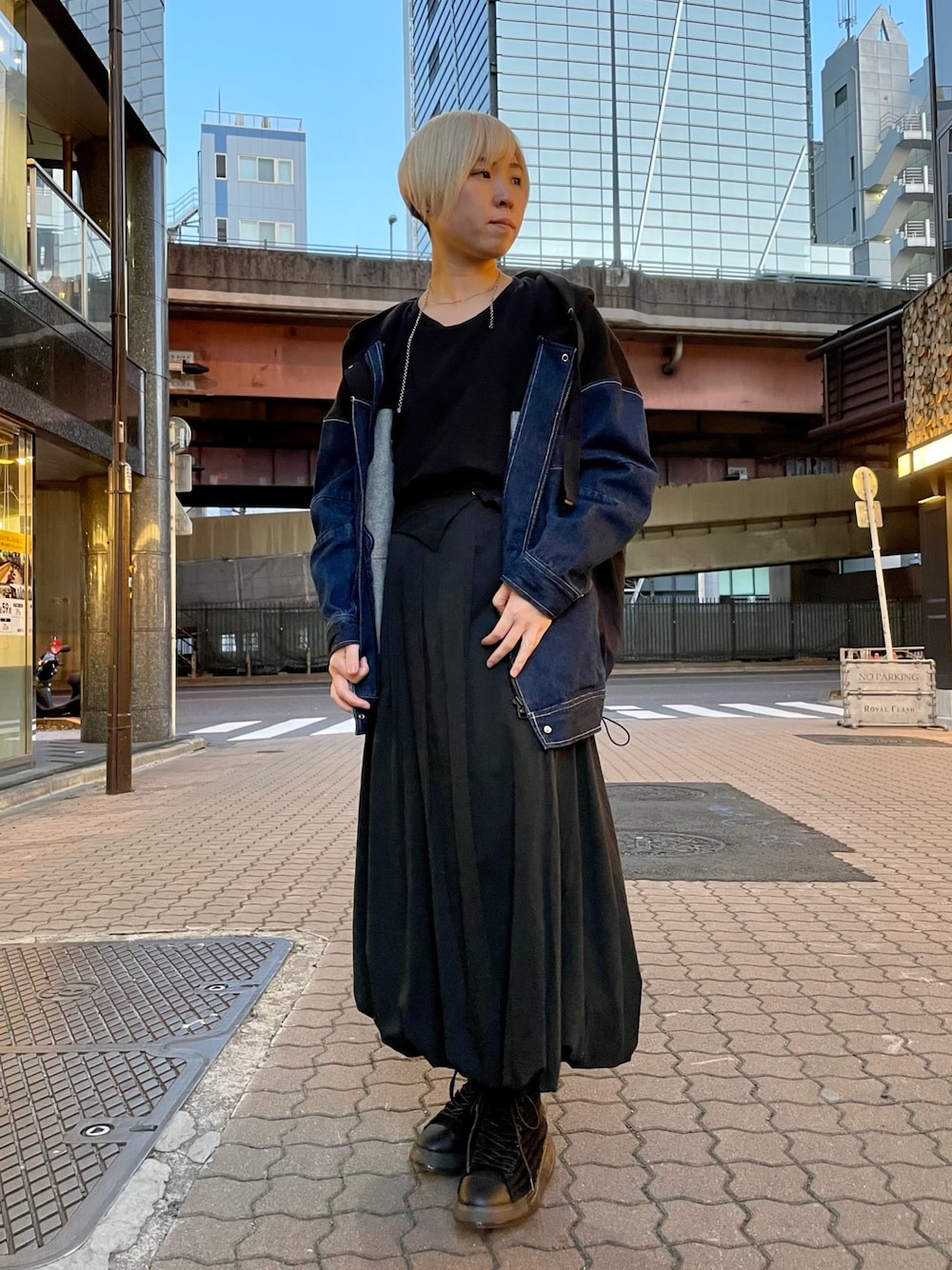 「ROYAL FLASH、ADDICT NOIR、AULA、AULA AILA、grounds、Justine Clenquet、アクセサリー、ネックレス、デニム、パーカー」｜「JUSTINE CLENQUETのJUSTINE CLENQUET/ジュスティーヌ・クランケ/Lindsey necklace（ネックレス、シルバー系）」を使った、じゅんさん（レディース・158cm）の冬コーディネートの1枚目の写真