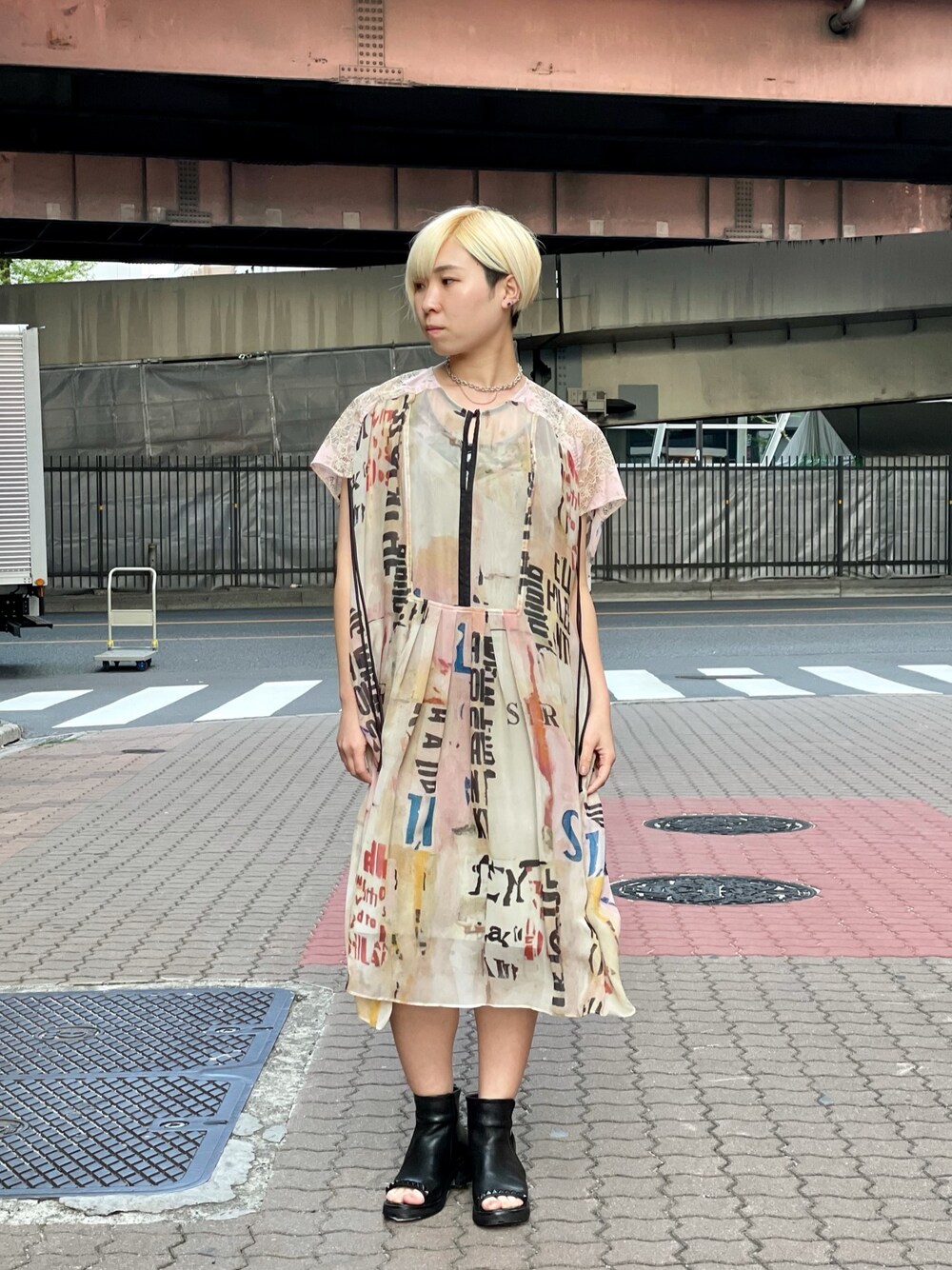「ROYAL FLASH、Justine Clenquet、SHARE SPIRIT、KMRii、アクセサリー、ネックレス、シルバー、ワンピース、シルク、サンダル」｜「JUSTINE CLENQUETのJUSTINE CLENQUET/ジュスティーヌ・クランケ/Louise necklace（ネックレス、シルバー系）」を使った、じゅんさん（レディース・158cm）の春コーディネートの1枚目の写真