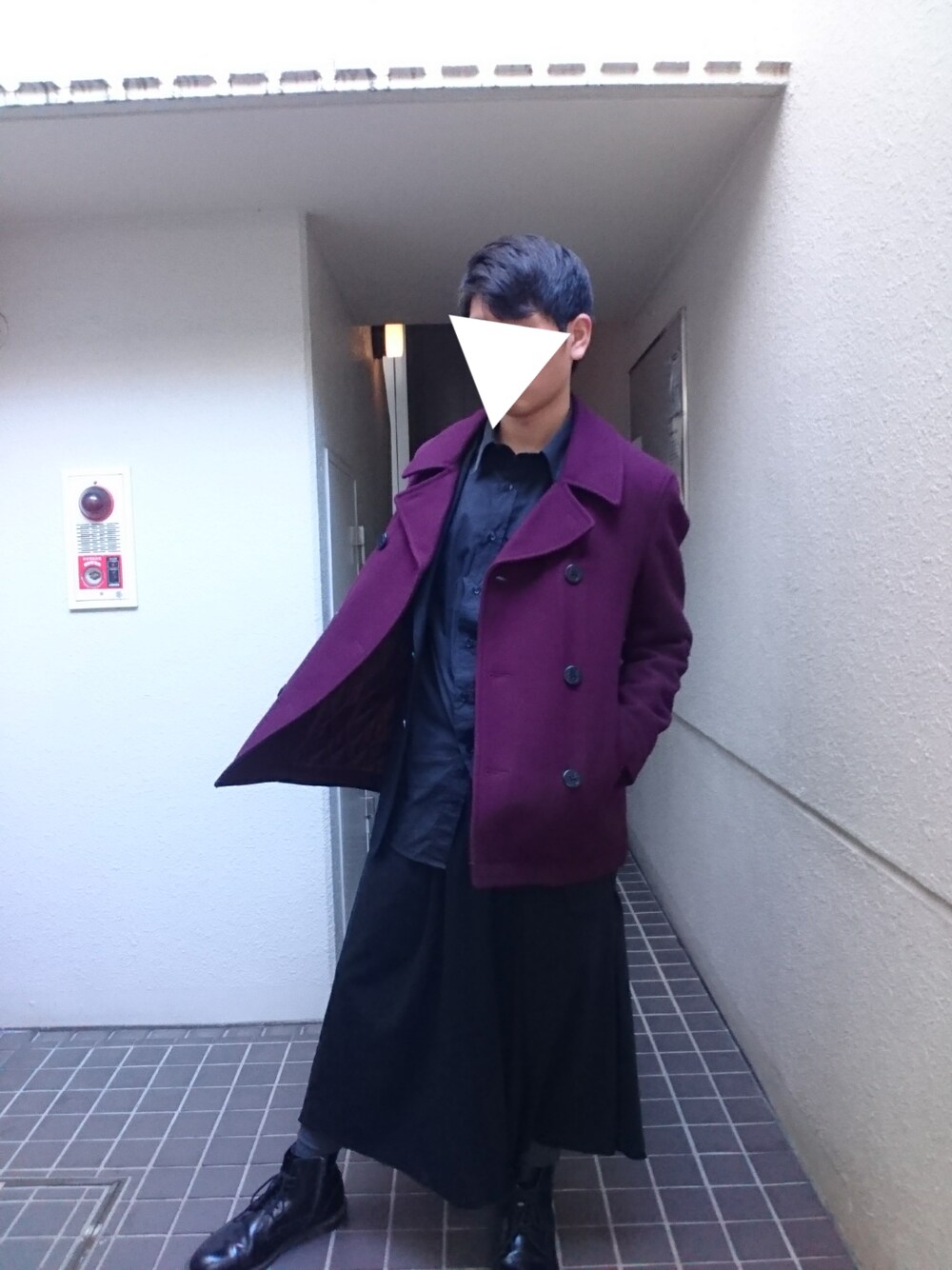 「冬、Pコート、ワイドパンツ、袴パンツ、BEAMS、DOLCE&GABBANA、COMME des GARCONS HOMME DEUX、Dr.Martens」｜「BEAMSのアイテム（ピーコート、レッド系）」を使った、takumingさん（メンズ・174cm）の冬コーディネートの1枚目の写真