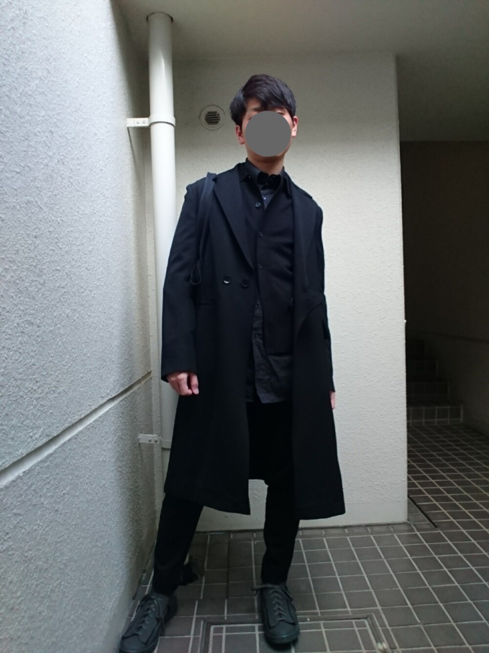 「オールブラック、冬、ロングコート、DOLCE&GABBANA、GROUND Y、ato、Y-3」｜「Ground Yのアイテム（チェスターコート、ブラック系）」を使った、takumingさん（メンズ・174cm）の冬コーディネートの1枚目の写真