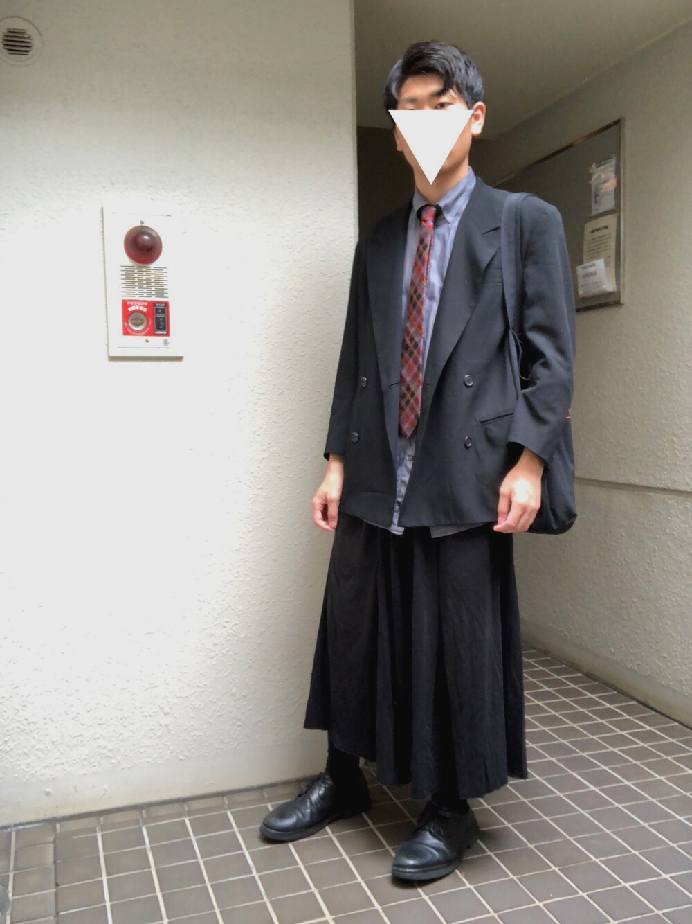 「オールブラック、ネクタイ、ダブルジャケット、袴パンツ、Y's、COMME des GARCONS HOMME DEUX、GROUND Y、syte」｜「Y'sのアイテム（テーラードジャケット、ブラック系）」を使った、takumingさん（メンズ・174cm）の夏コーディネートの1枚目の写真