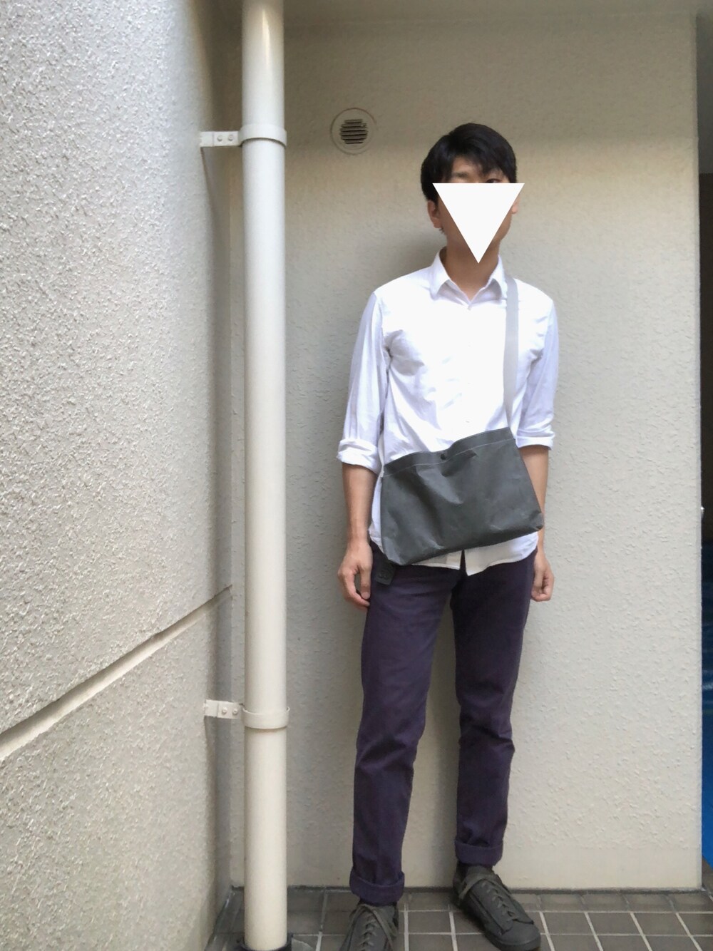 「夏コーデ、シンプル、シャツ、サコッシュ、和紙、紫、kiruna、Y-3」｜「BEAVERのPA PACK/ペーパック　SACOCHE/サコッシュ（ショルダーバッグ、ブラック系）」を使った、takumingさん（メンズ・174cm）の夏コーディネートの1枚目の写真