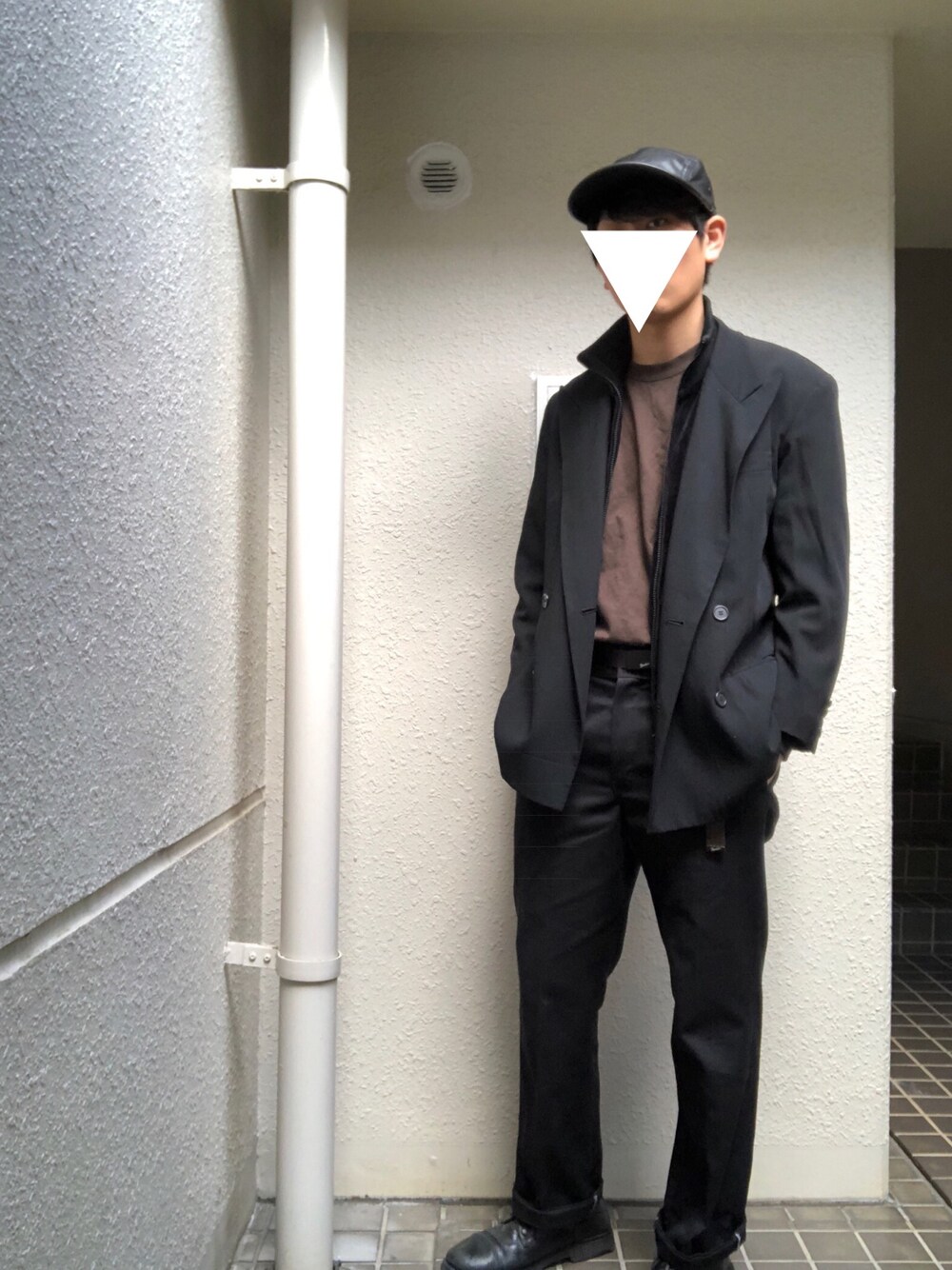 「秋冬、黒、レザーキャップ、ジェットキャップ、ビッグシルエット、トラックジャケット、Y's、FRED PERRY、Essay、universaloverall」｜「Y'sのアイテム（テーラードジャケット、ブラック系）」を使った、takumingさん（メンズ・174cm）の秋コーディネートの1枚目の写真