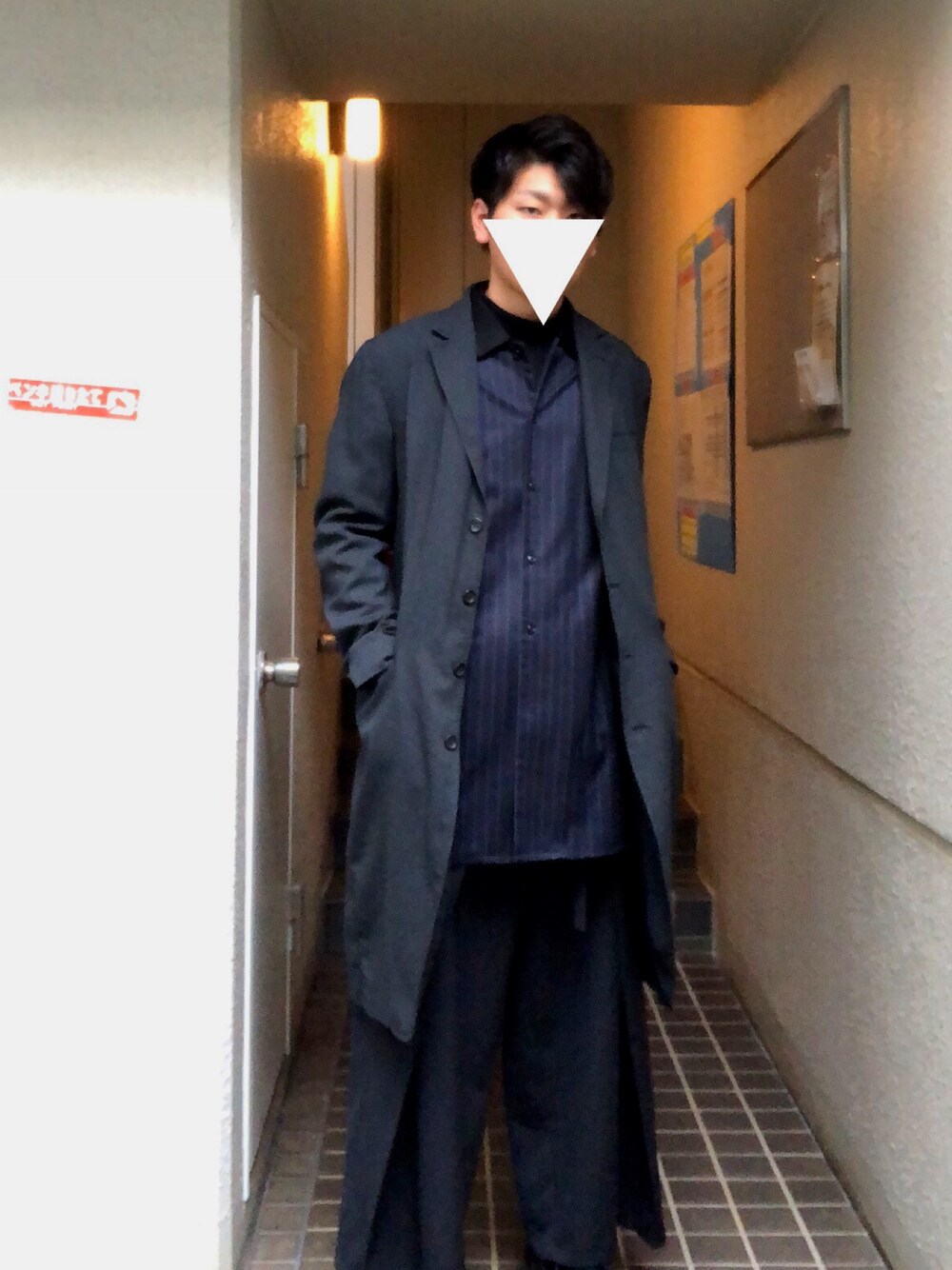 「冬コーデ、ワントーンコーデ、ロングシャツ、ストライプシャツ、ハカマパンツ、ISSEY MIYAKE、licht bestreben、HARE」｜「ISSEY MIYAKEのアイテム（チェスターコート、グレー系）」を使った、takumingさん（メンズ・174cm）の秋コーディネートの1枚目の写真