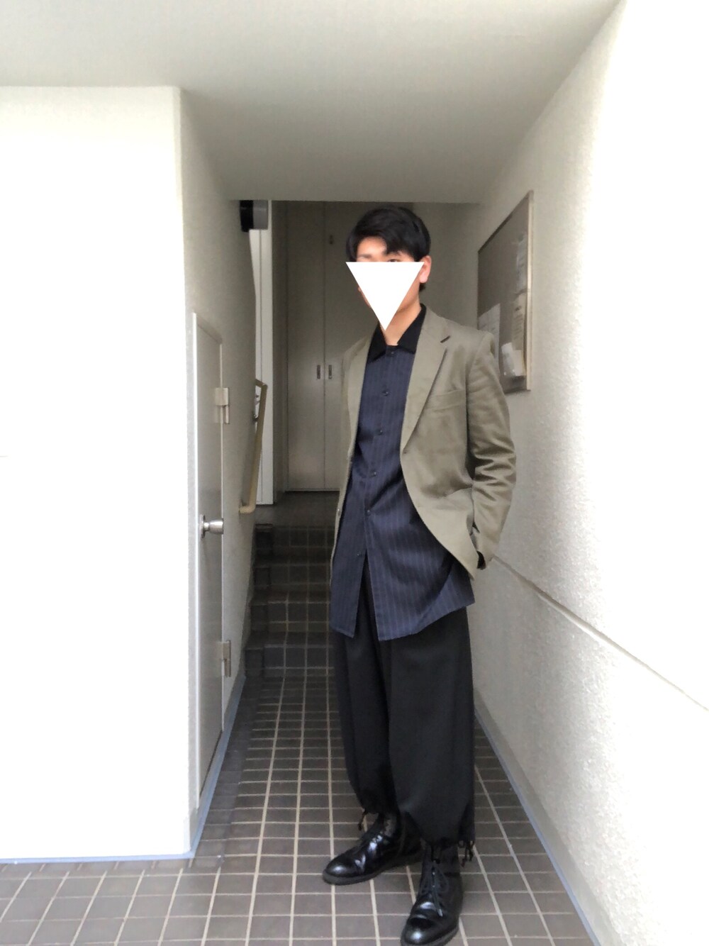 「春コーデ、カーキ、ストライプシャツ、バルーンパンツ、yohji yamamoto pour homme、licht bestreben、GROUND Y、Dr.Martens」｜「Yohji Yamamoto POUR HOMMEのアイテム（テーラードジャケット、グリーン系）」を使った、takumingさん（メンズ・174cm）の春コーディネートの1枚目の写真
