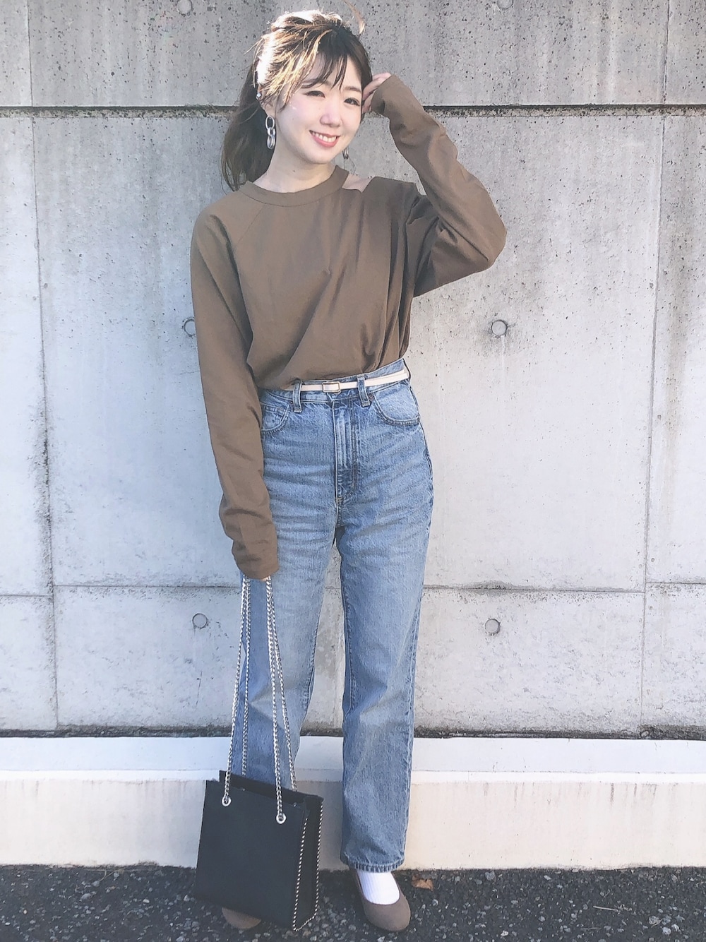 「年末WEAR感謝祭、カジュアルコーデ、おしゃれさんと繋がりたい、シンプル、低身長、プチプラ、秋冬コーデ、EMODA、GU、変形トップス」｜「GUのアイテム（デニムパンツ、ブルー系）」を使った、くまきみかさん（レディース・152cm）の冬コーディネートの1枚目の写真