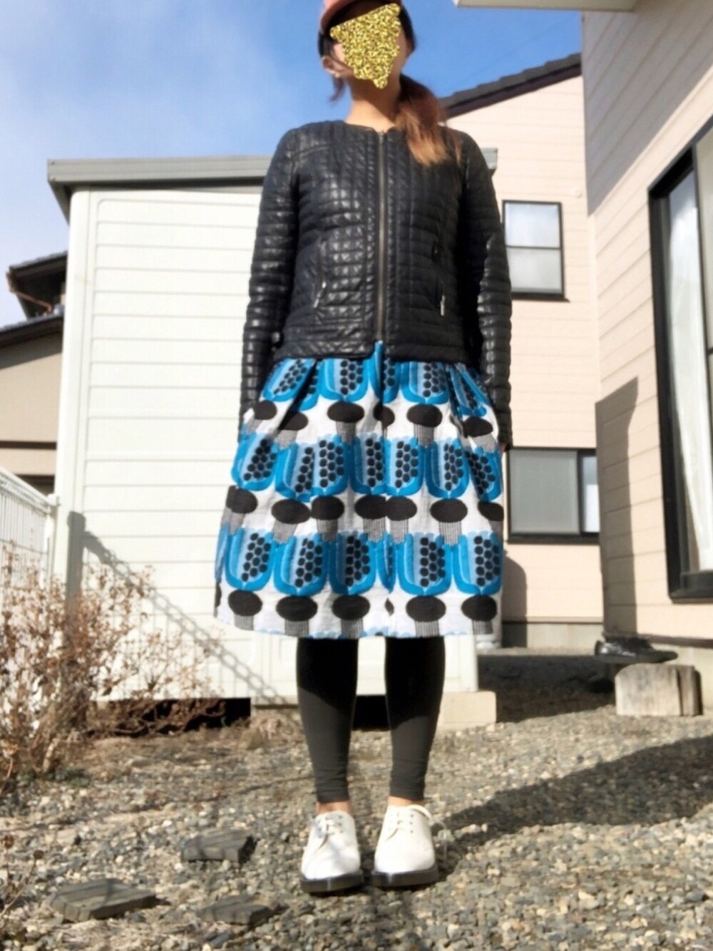 「春コーデ、革ジャン、ライダース、プチプラ、プープレ、ドクターマーチン、おしゃれさんと繋がりたい、革靴、春アウター、ブラック」｜「peu presのアイテム（スカート、ブルー系）」を使った、たぬんきちさん（レディース・162cm）の冬コーディネートの1枚目の写真