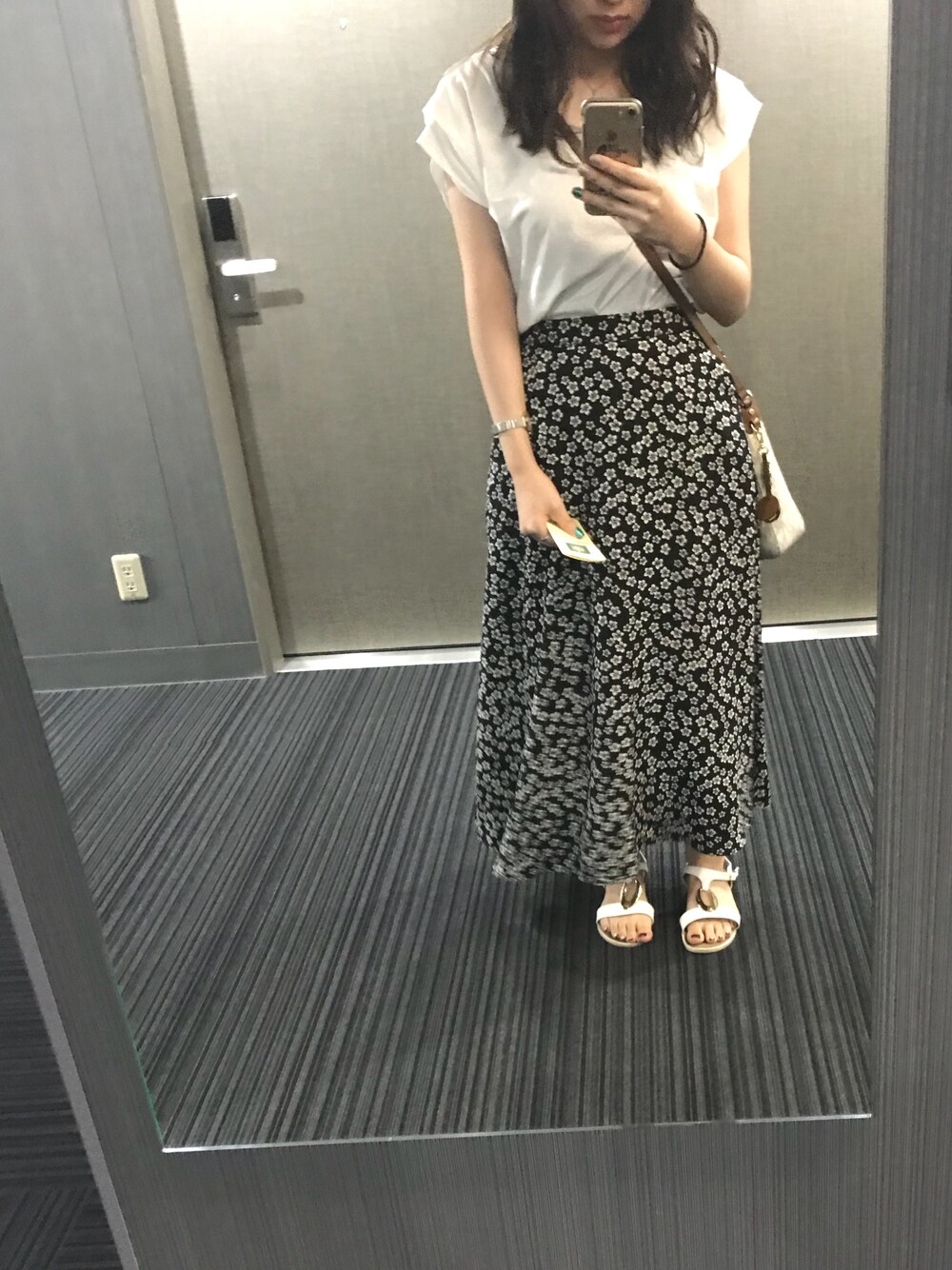 「niko and...のアイテム（スカート、ブラック系）」を使った、Aoiさん（レディース・161cm）の夏コーディネートの1枚目の写真