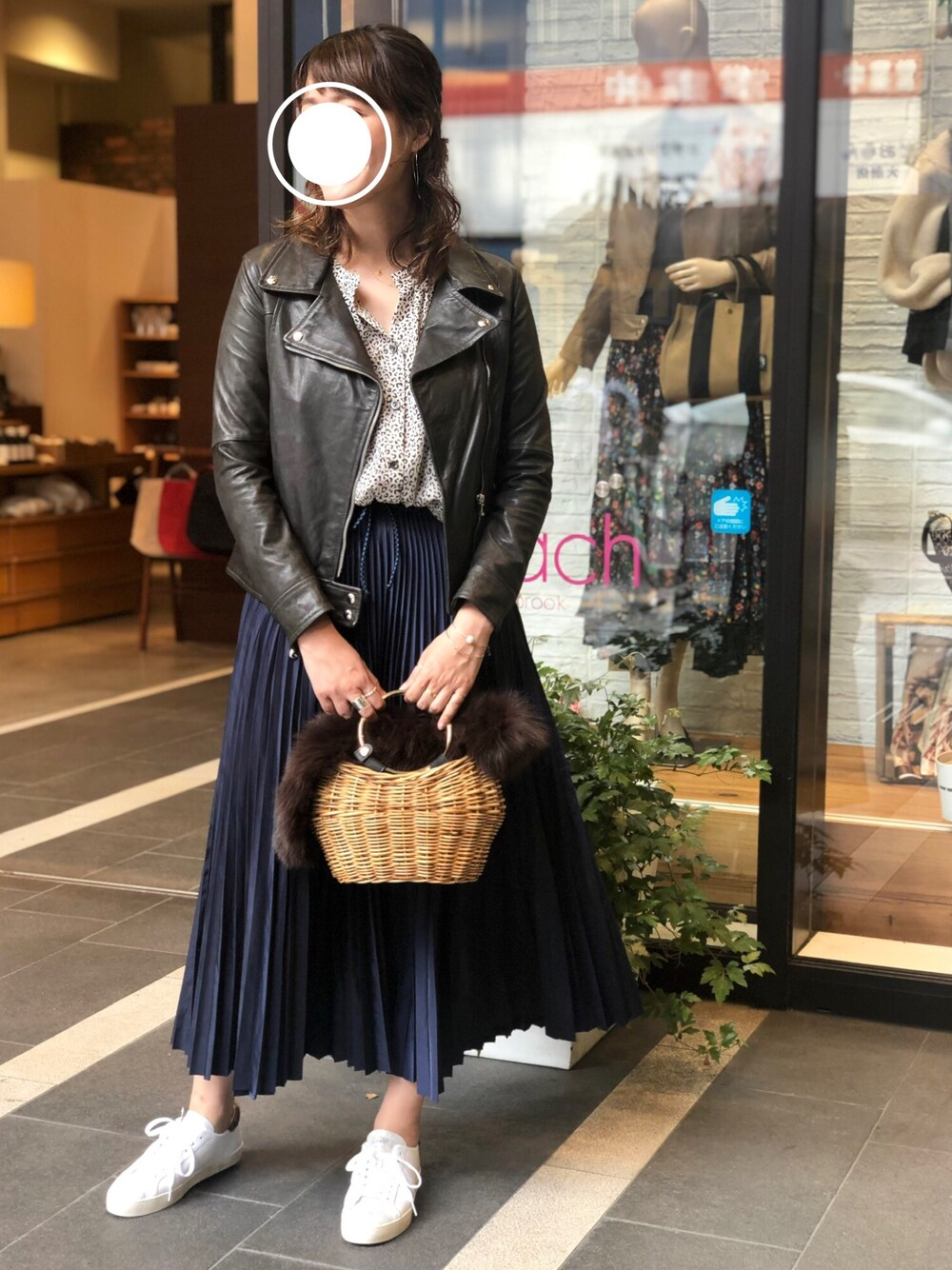 「オトナカジュアル、大人カジュアル、ライダース、レオパード、スニーカー」｜「MUSHERの【MUSHER】ライダースジャケット（ライダースジャケット、グレー系）」を使った、◯◯◯さん（レディース・169cm）の秋コーディネートの1枚目の写真
