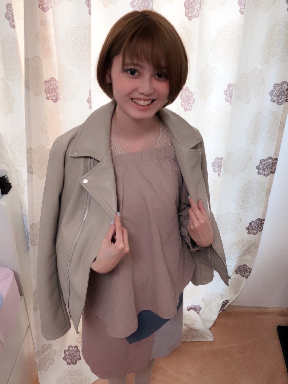 「ライダースジャケット、風が強い、OLIVE des OLIVE、オゾック(OZOC)、ミニスカート」｜「SpRayのアイテム（トップス、ピンク系）」を使った、mocha☆.｡.:*・さん（レディース・156cm）の春コーディネートの1枚目の写真