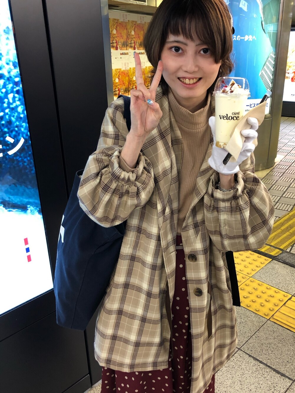 「秋冬コーデ、GU、縛りコーデ、着回しコーデ、ドットスカート、赤スカート、ニットワンピース、ベージュ、旅行」｜「GUのアイテム（ワンピース、ベージュ系）」を使った、mocha☆.｡.:*・さん（レディース・156cm）の秋コーディネートの1枚目の写真