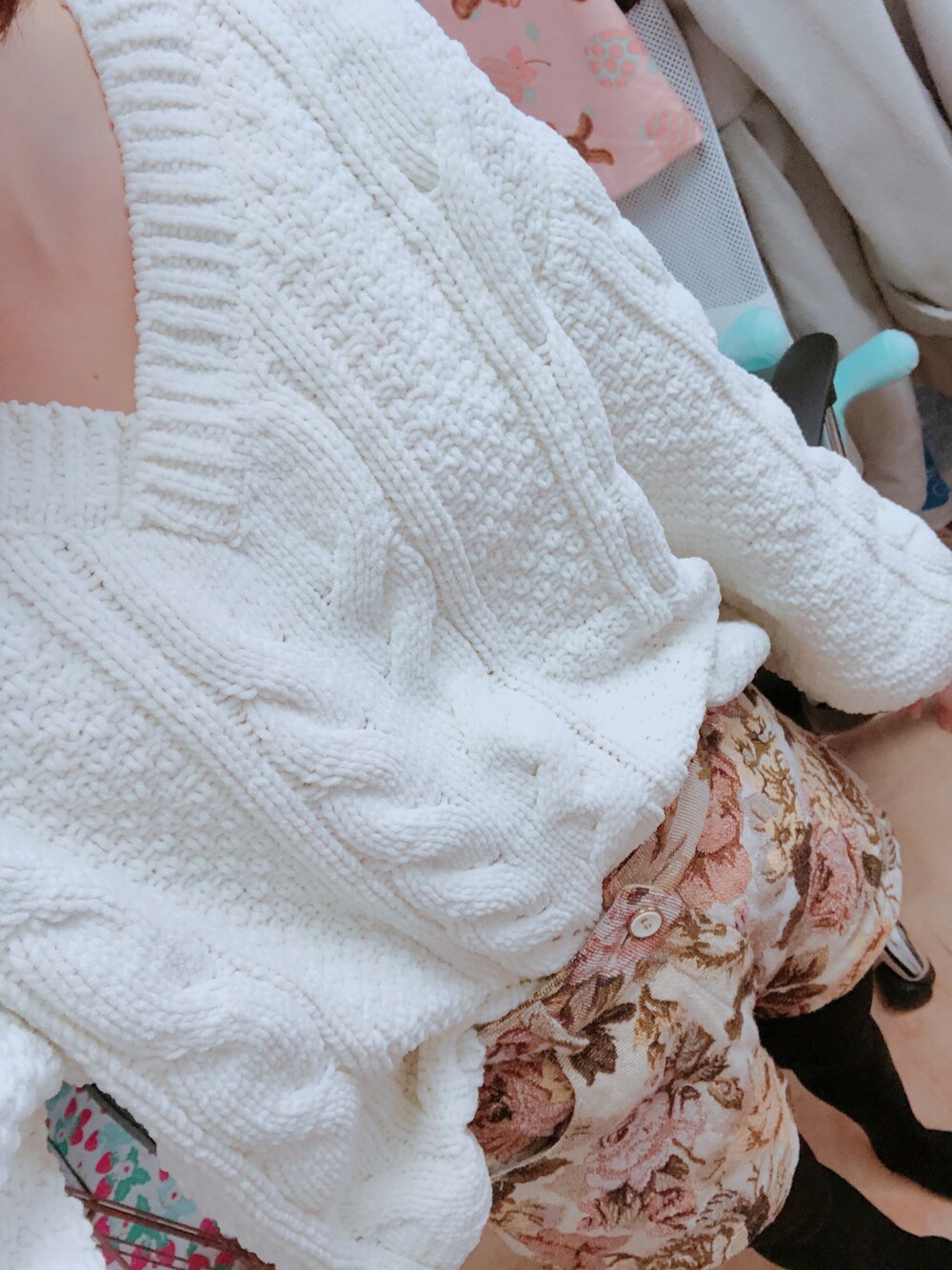 「INGNI、one way、花柄、白ニット、ユニクロ、タンパンスタイル、秋冬コーデ、愛用、もこもこ、可愛い」｜「one wayのアイテム（ニット/セーター、ホワイト系）」を使った、mocha☆.｡.:*・さん（レディース・156cm）の秋コーディネートの1枚目の写真