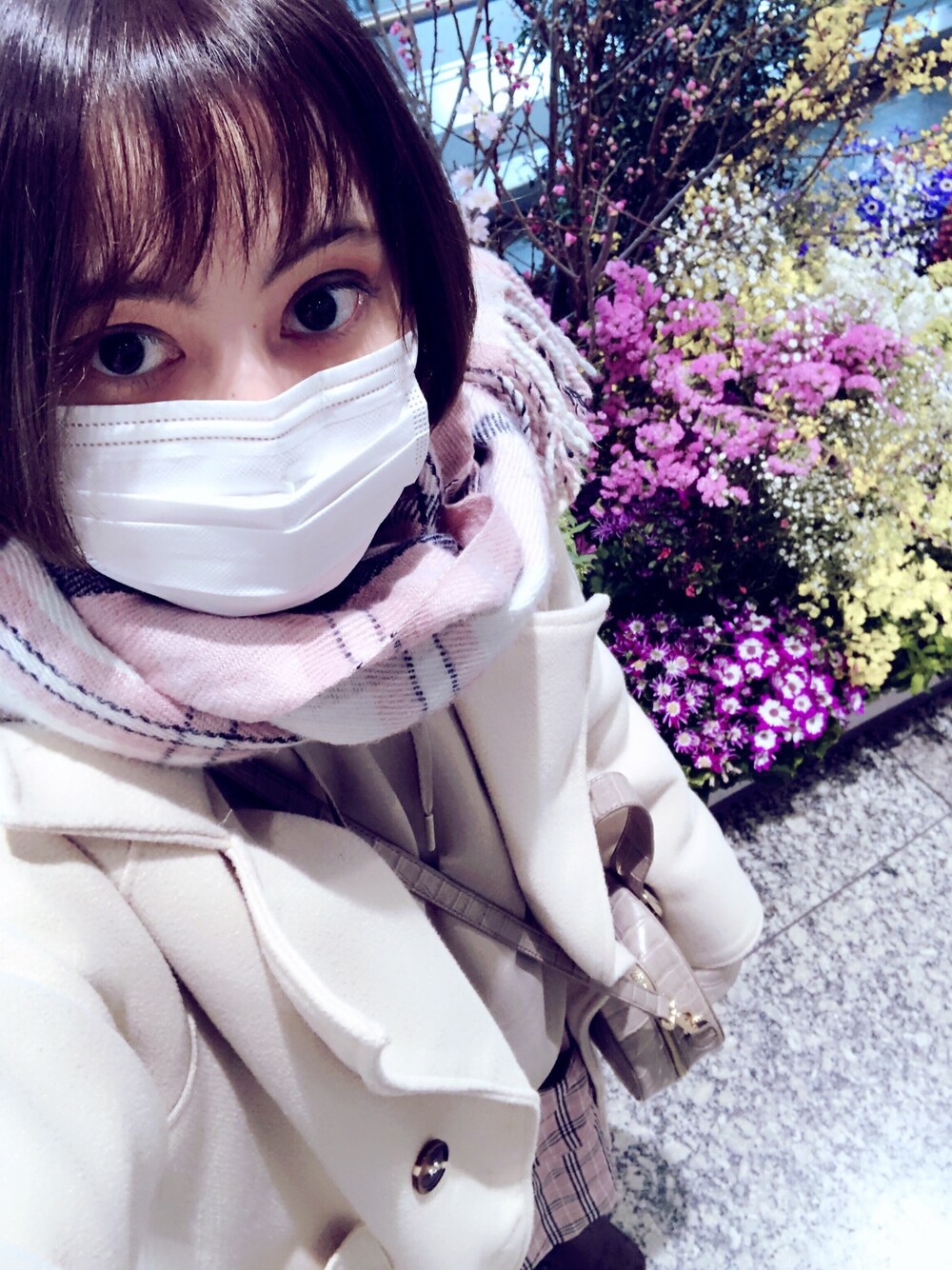 「雪の日、UNIQLO、パーカー、ベージュ、ピンク、WEGO、韓国ブランド、お出掛け」｜「MANGROVEのダブルチェスターコート（裏キルティング）（チェスターコート、ベージュ系）」を使った、mocha☆.｡.:*・さん（レディース・156cm）の冬コーディネートの1枚目の写真