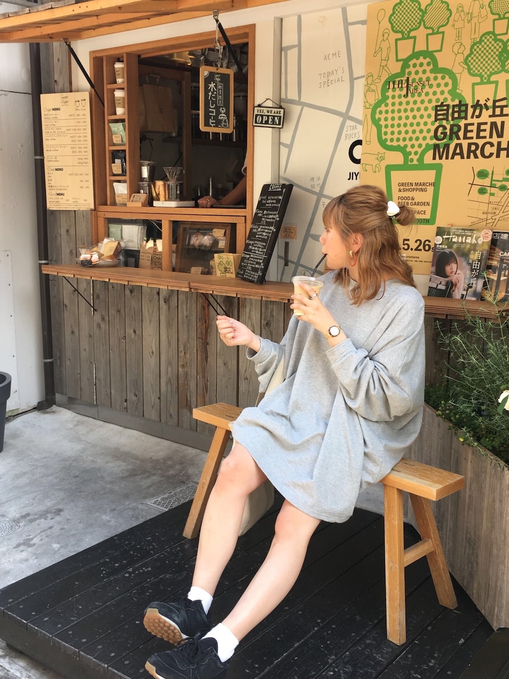 「ゆるコーデ、ビッグシルエット、reca、スウェット、チュニック、スニーカー、スニーカーコーデ、NIKE、今日のコーデ、大人かわいい」｜「recaの販売枚数1,000枚突破◆スタッフおすすめ 超ビックシルエットスウェットカットソー【2018 S/S】（スウェット、グレー系）」を使った、kurumiさん（レディース・154cm）の冬コーディネートの1枚目の写真