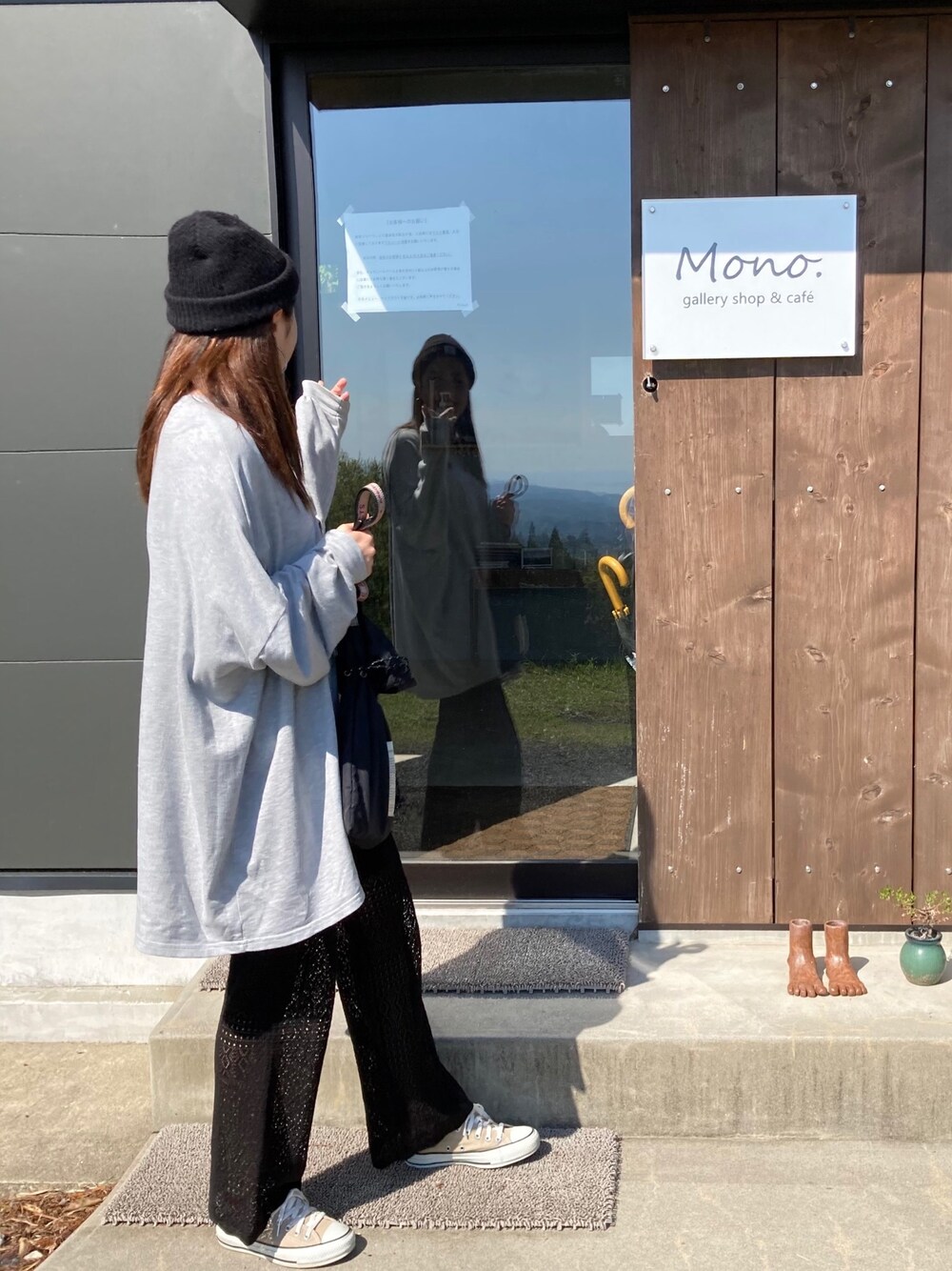 「カジュアル、オトナカジュアル、reca、チュニック、ロンT、ボーイッシュ、ストリート、ストリートMIX、ストリートコーデ、コンバース」｜「recaの販売枚数1,000枚突破◆スタッフおすすめ 超ビックシルエットスウェットカットソー【2018 S/S】（スウェット、グレー系）」を使った、kurumiさん（レディース・154cm）の春コーディネートの1枚目の写真