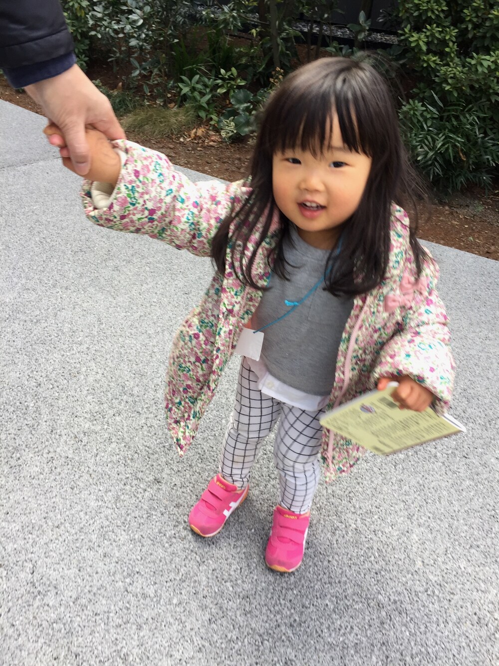 「女の子、女の子コーデ、ユニクロ、2歳、イヤイヤ期」｜「UNIQLOのアイテム（その他パンツ、ホワイト系）」を使った、ゆずおさん（キッズ・90cm）の冬コーディネートの1枚目の写真