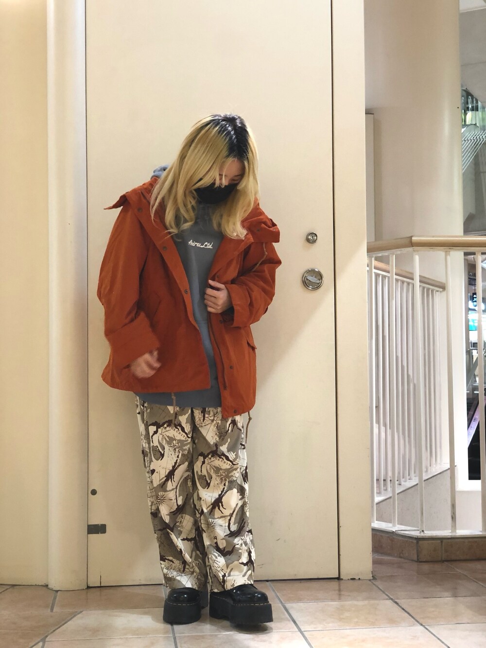 「ビッグシルエット、秋のコーデ、AVIREX、ootd、ビタミンカラー、低身長、オレンジコーデ、AVIREXBelle、AVIREX新潟店、ファッションの力を信じよう」｜「AVIREXの4ウェイショート シェルパーカー/ 4WAY SHORT SHELL PARKA（モッズコート、オレンジ系）」を使った、かさん（レディース・146cm）の秋コーディネートの1枚目の写真