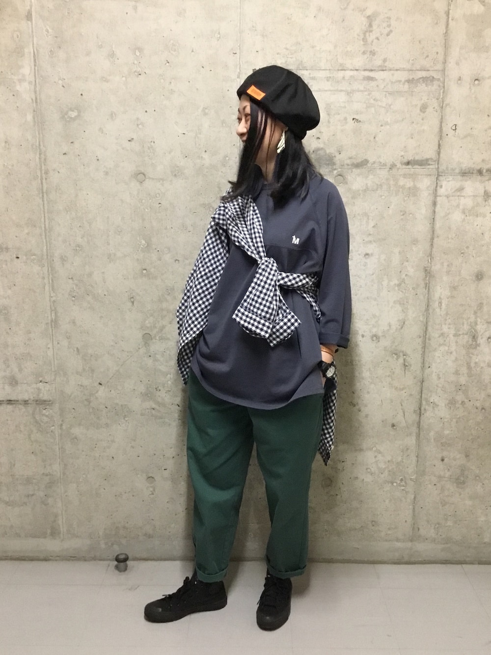 「メンズアイテム、メンズライク、カジュアル、秋服準備はじめました、着回し抜群、ラクチンコーデ、スニーカーコーデ、たすき掛け、コーエン、coen」｜「coenの【女性にもオススメ】シェフパンツ"CHEF PANTS"(一部WEB限定カラー)(イージーパンツ/バルーンパンツ/チェック/ストライプ)#（その他パンツ、ブルー系）」を使った、coen たけさんさん（レディース・157cm）の夏コーディネートの1枚目の写真