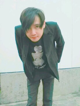 「ピエールカルダンのアイテム（テーラードジャケット、グレー系）」を使った、カド イツキさん（メンズ・177cm）の秋コーディネート