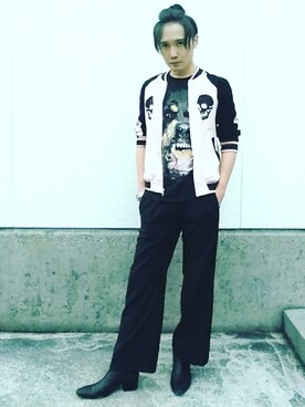 「GIVENCHY（ジバンシイ）のアイテム（Tシャツ/カットソー、ブラック系）」を使った、カド イツキさん（メンズ・177cm）の秋コーディネート