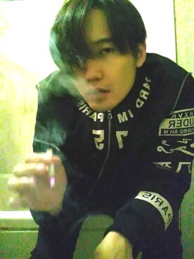 「six juneのアイテム（MA-1、ブラック系）」を使った、カド イツキさん（メンズ・177cm）の秋コーディネート