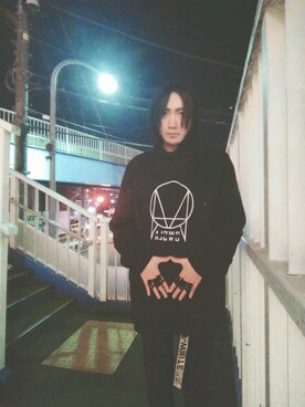 「Longclothing×OWSLAのアイテム（パーカー、ブラック系）」を使った、カド イツキさん（メンズ・177cm）の冬コーディネート