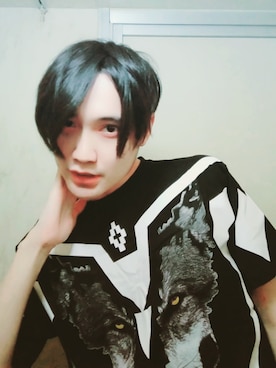 「MARCELO BURLON（マルセロ・バーロン）のアイテム（Tシャツ/カットソー、ブラック系）」を使った、カド イツキさん（メンズ・177cm）の春コーディネート