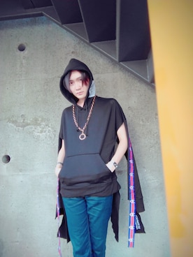 「VETEMENTS（ヴェトモン）のアイテム（パーカー、ブラック系）」を使った、カド イツキさん（メンズ・177cm）の春コーディネート