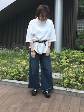 「WHO'S WHO gallery（フーズフーギャラリー）のコンチョサンダル（サンダル）」を使った、ぶうさん（レディース・162cm）の春コーディネート