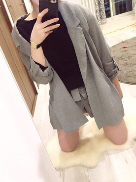 「OMEGA（オメガ）のアイテム（アナログ腕時計、ブラック系）」を使った、Nai Yasudaさん（レディース・157cm）の秋コーディネート