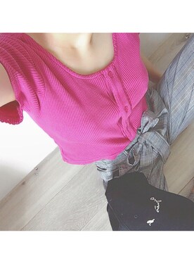 「LOWRYS FARM（ローリーズファーム）のアイテム（トップス、ピンク系）」を使った、Nai Yasudaさん（レディース・157cm）の秋コーディネート