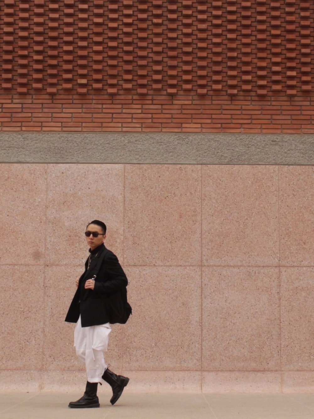 「TAKAHIROMIYASHITA The SoloIst. 、GU、HAIDER ACKERMANN、Marrakech、VETEMENTS×drmartens、Musée Yves Saint Laurent、Yves Saint Laurent Marrakech museum、Kingdom of Morocco」｜「GIVENCHYのアイテム（テーラードジャケット、ブラック系）」を使った、よしだひろしやしさん（メンズ・169cm）の夏コーディネートの1枚目の写真