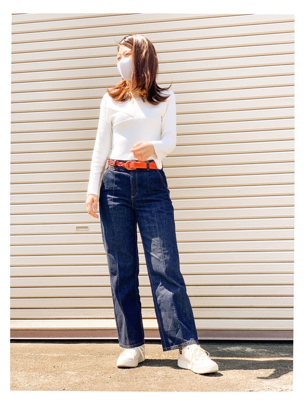 「春、きれいめカジュアル、スニーカー、休日スタイル、デニム、シンプルコーデ、オトナ女子、イエベ春、骨格診断ストレート、おしゃれさんと繋がりたい」｜「GUのアイテム（パンツ、ブルー系）」を使った、ちかさん（レディース・165cm）の春コーディネートの1枚目の写真