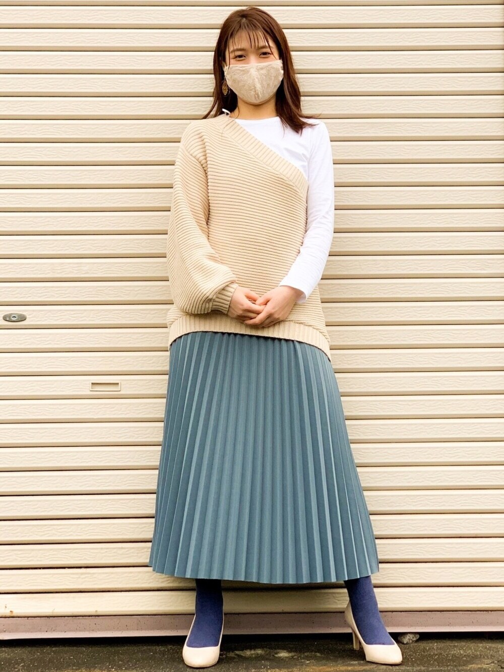 「休日スタイル、お洒落さんとつながりたい、高身長女子、レイヤードスタイル、プチプラ、プリーツスカート、ボリューム袖、イエベ春、着回しコーデ」｜「無印良品のアイテム（Tシャツ/カットソー、ホワイト系）」を使った、ちかさん（レディース・165cm）の春コーディネートの1枚目の写真