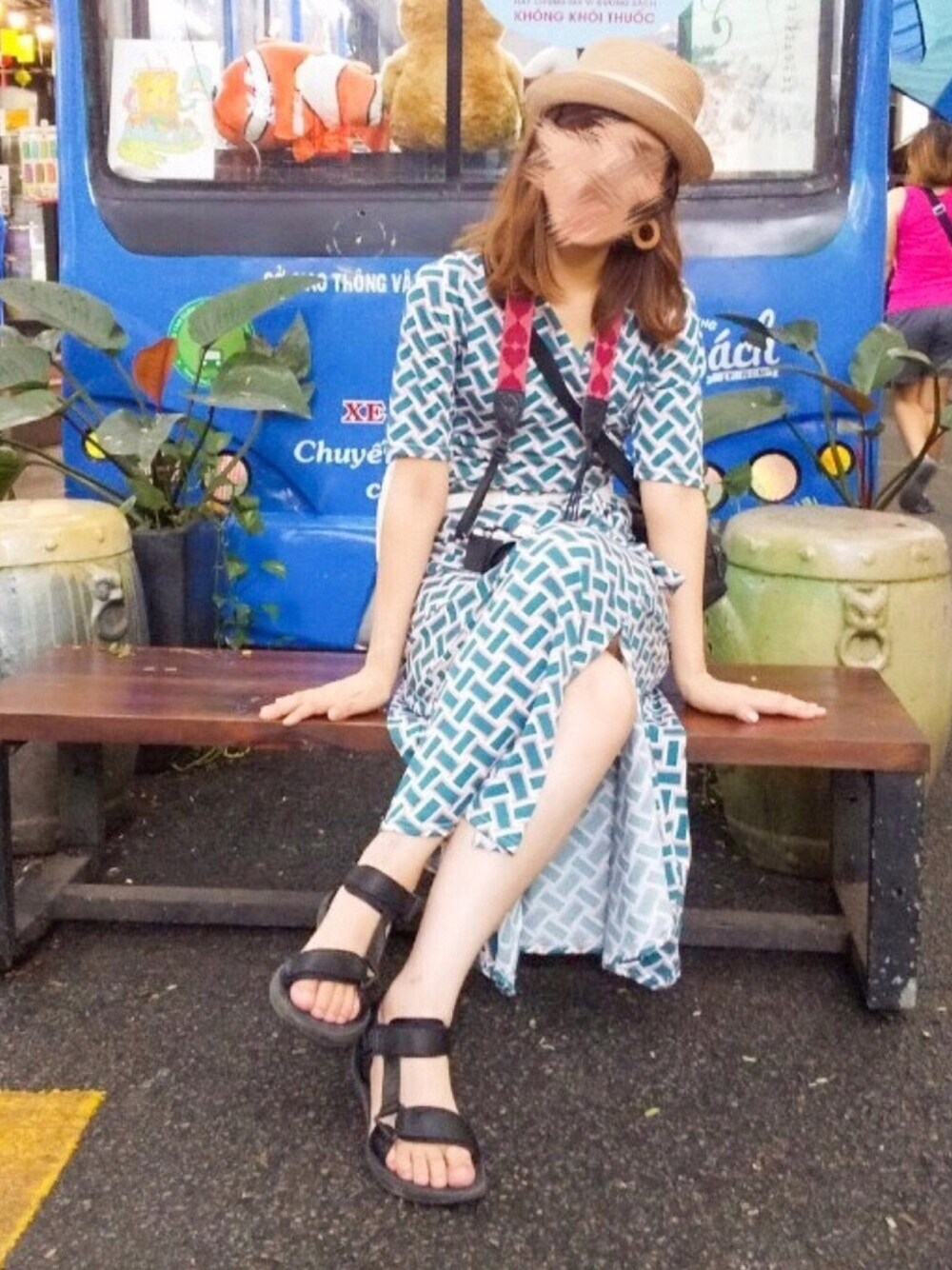 「これが私をアゲる服、派手柄、ワンピース、カンカン帽、ブルー、韓国ファッション、スポーツサンダル、マキシ丈ワンピース、お洒落さんとつながりたい、ロングワンピース」｜「PPGIRLのアイテム（ワンピース、ブルー系）」を使った、ちかさん（レディース・165cm）の春コーディネートの1枚目の写真